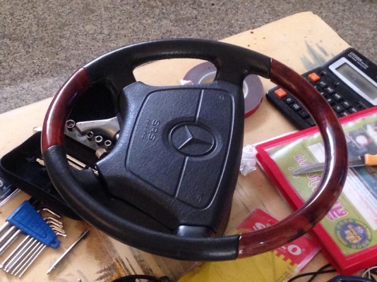 พวงมาลัยเบนซ์ ลายไม้ **พร้อมแอร์แบ็ค**