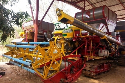 ขายรถเกี่ยวข้าวเกษตรพัฒนา รุ่นไอ้หนุ่มไวไฟ ปี49 เครื่อง6HH1 210เทอร์โบ ตัวเดิน12 ปั้ม22ไดกิ้น อุ้ม2.5ตัน เครื่องดี ช่วงล่างดี สภาพพร้อมใช้งาน สนใจโทร 090-8588220คุณนะ 093-3258446คุณบิวตี้ ID:narong498 หรือ www.truck.in.th/498 หรือfb:ณรงค์ ซื้อขายรถมือสอง