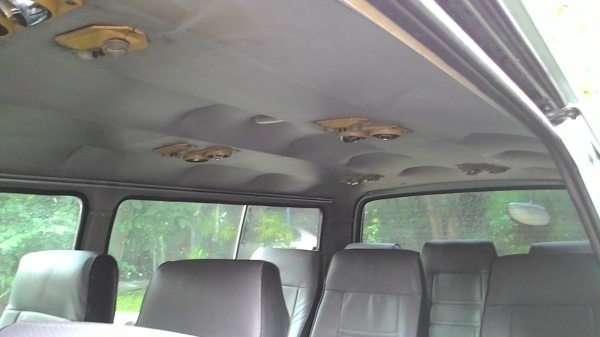 รถตู้หัวจรวด