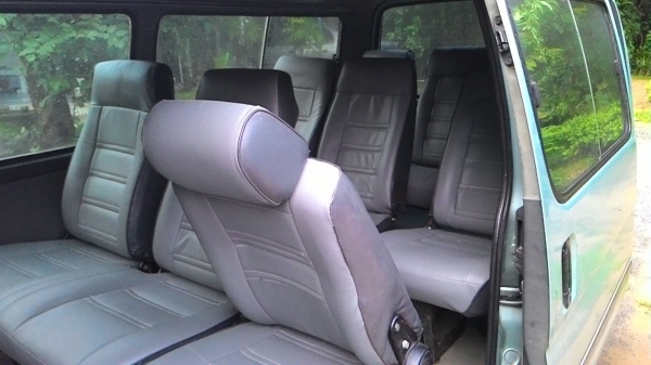 รถตู้หัวจรวด