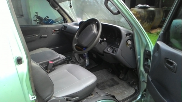 รถตู้หัวจรวด