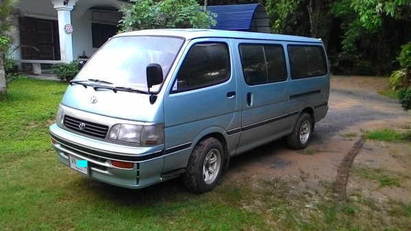 รถตู้หัวจรวด