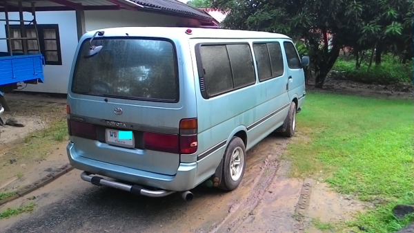 รถตู้หัวจรวด