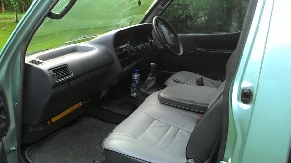 รถตู้หัวจรวด