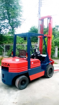 ฟอร์คลิฟท์TOYOTA5FD30*3ตัน*เสาสูง5เมตร*330000บาทขายด่วน