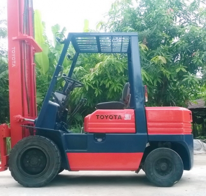 ฟอร์คลิฟท์TOYOTA5FD30*3ตัน*เสาสูง5เมตร*330000บาทขายด่วน