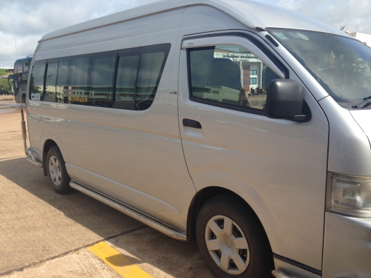 ขายดาวน์รถตู้ โตโยต้า คอมมูเตอร์ ปี 2005 VIP เครื่องเสียงจัดเต็ม แอร์ไมโครบัส