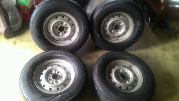 ขายยางบริดโตน พร้อมกระทะเหล็ก 5 รู ขอบ14 ราคาถูกๆ (ขายแล้ว)