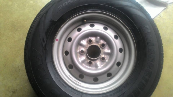 ขายยางบริดโตน พร้อมกระทะเหล็ก 5 รู ขอบ14 ราคาถูกๆ (ขายแล้ว)