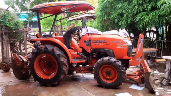 ขายรถไถ KUBOTA L3608 ใช้งานได้ 69ชั่วโมง อุปกรณ์ดันหน้า-ผานหลัง สภาพสวยพร้อมใช้งาน เอกสารพร้อมโอน สนใจโทร 090-8588220คุณนะ 093-3258446คุณบิว ID:narong498 หรือเข้าดูสินค้าอื่นๆได้ที่ www.truck.in.th/498 หรือเพจFacebook ณรงค์ ซื้อขายรถมือสอง (เว็บไซต์ส่วนตั