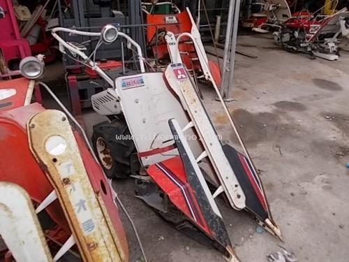 ขายรถเกี่ยวข้าวเดินตาม MITSUBISHI    MB360 รหัสสินค้า : 80802993  Line ID: nihonmono  หรือเพิ่มเติมไดที่ www.nihonmono.com