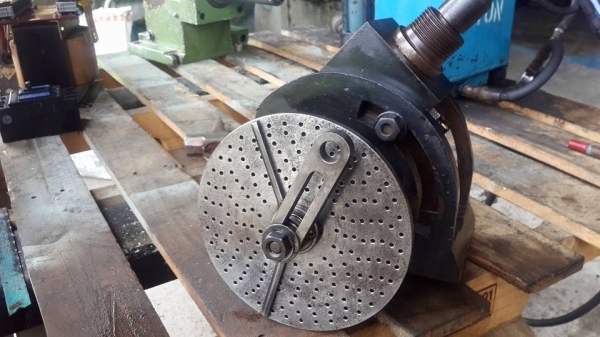 ขายครับขายหัวแบ่งโรตารี่ แบบปรับเอียงองษาได้ สำหรับดกัดเฟือง หรืองานแบ่งองศาทั่วไป สภาพใช้งาน 7500 บาท 0814583376 เอก ปทุม