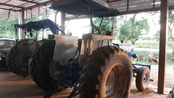 **153,000 บ.ต่อรอง/// รถไถ FORD 4000 T2 เพลาเดียว **ขายรถไถ FORD 55แรง เพลาเดียว ตัวเปล่า FORD 4000 3สูบ 55แรง T2 เสื้อเรียบ (โค้ดระบุ ปีผลิต1970) เช็ค/ฟิต ใหม่ เครื่องดี แรงดี เครื่องยนต์ดีเซล FORD ENGINE:C5NNE 6015 V-T2> ปั้มดี แรงดีครับ เกียร์ดี< **153,000 บ.ต่อรอง/// รถไถ FORD 4000 T2 เพลาเดียว **ขายรถไถ FORD 55แรง เพลาเดียว ตัวเปล่า FORD 4000 3สูบ 55แรง T2 เสื้อเรียบ (โค้ดระบุ ปีผลิต1970) เช็ค/ฟิต ใหม่ เครื่องดี แรงดี เครื่องยนต์ดีเซล FORD ENGINE:C5NNE 6015 V-T2> ปั้มดี แรงดีครับ เกียร์ดี<