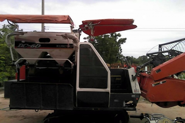 ขายรถเกี่ยวข้าว KUBOTA DC60 พร้อมเทรลเลอร์ ปี53เล่มทะเบียนพร้อมโอน สนใจโทร 090-8588220คุณนะ 093-3258446คุณบิว ID:narong498 หรือเข้าดูสินค้าอื่นๆได้ที่ www.truck.in.th/498 หรือเพจFacebook ณรงค์ ซื้อขายรถมือสอง (เว็บไซต์ส่วนตัว) หรือFacebook ตลาดรถมือสอง คุ