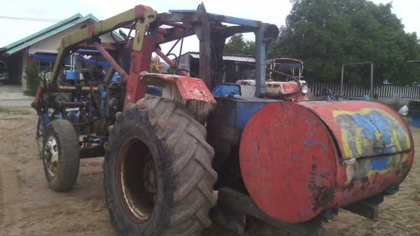 ขายรถไถFORD    รุ่น77   ติดคีบอ้อยของกมล   พร้อมใช้งานไม่มีทะเบียน0810076640