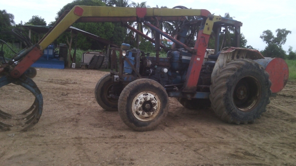 ขายรถไถFORD    รุ่น77   ติดคีบอ้อยของกมล   พร้อมใช้งานไม่มีทะเบียน0810076640