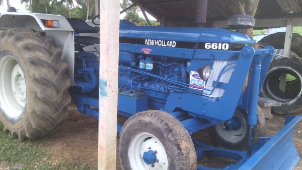 ขายรถไถFORDรุ่น5610 พร้อมเล่มทะเบียน   0810076640