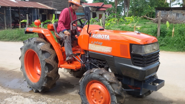 ขายครับรถไถคูโบต้าL3408แรงสองเพลา  ราคา185000บาท   อยู่ วังบัว อ คลองขลุง จ กำแพงเพชรสนใจโทร 0813655997 อำพรพาเจริญราคาคุยกันได้อีกนะครับ
