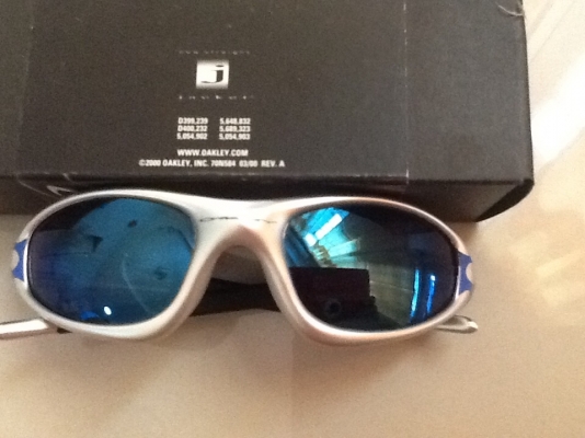 แว่นตากันแดดยี่ห้อ Oakley (โอ๊คเล่ย์) ของแท้ USA แว่นตากันแดดยี่ห้อ Oakley (โอ๊คเล่ย์) ของแท้ USA