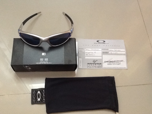 แว่นตากันแดดยี่ห้อ Oakley (โอ๊คเล่ย์) ของแท้ USA