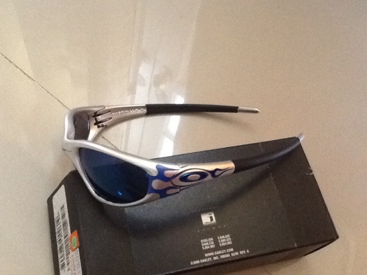 แว่นตากันแดดยี่ห้อ Oakley (โอ๊คเล่ย์) ของแท้ USA แว่นตากันแดดยี่ห้อ Oakley (โอ๊คเล่ย์) ของแท้ USA