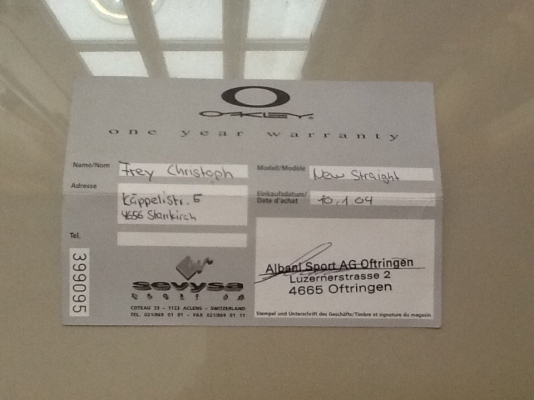 แว่นตากันแดดยี่ห้อ Oakley (โอ๊คเล่ย์) ของแท้ USA แว่นตากันแดดยี่ห้อ Oakley (โอ๊คเล่ย์) ของแท้ USA