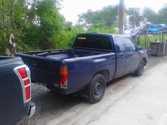 NISSAN  BIGM ฝาเเดง  ปี 1995 เครื่องดี ช่วงล่างดี