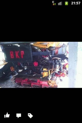 ขายรถเกี่ยวจ้าวช้างมีชัยตัวเดิน 8 ht เครื่อง อิซูสุ 6hl 205 เทอร์โบ  เป็นรถขนาดเล็กน้ำหนักเบาคล่องตัวดีสภาพพร้อมใช้