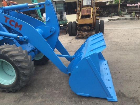 รถตักล้อยาง TCM 805