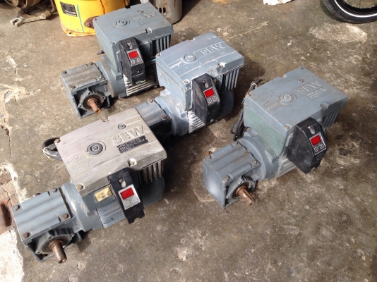 ขายมอเตอร์เกียร์ปรับรอบ Sew eurodrive 0.5HP. 380V ปรับรอบได้ 280-27 รอบต่อนาที ในระบบอินเวอร์เตอร์ในตัว สภาพดี วิ่งนิ่มพร้อมใช้งาน