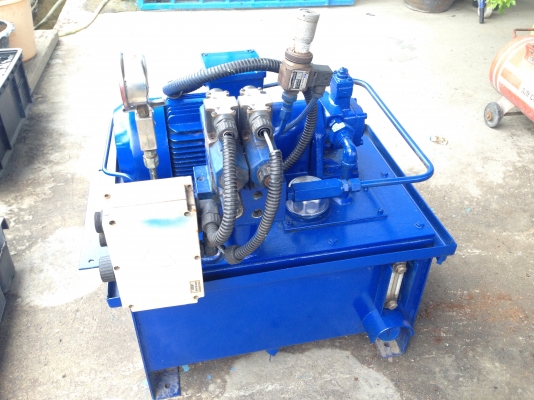 ขายปั้มน้ำมันไฮโดรลิคขนาด 2HP. 380V พร้อมวาล์วคอนโทรล 24VDC 2 ชุด อุปกรณ์ครบ พร้อมใช้งาน ขายปั้มน้ำมันไฮโดรลิคขนาด 2HP. 380V พร้อมวาล์วคอนโทรล 24VDC 2 ชุด อุปกรณ์ครบ พร้อมใช้งาน