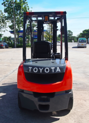 จำหน่ายรถ Forklift ดีเซล Toyota 8FD30 (นำเข้า) สภาพ 95\% ขนาด 3 ตัน เสาเข้าตู้ 4.3 เมตร + Side Shift  งายาว 1.2 เมตร (ทำสีใหม่)