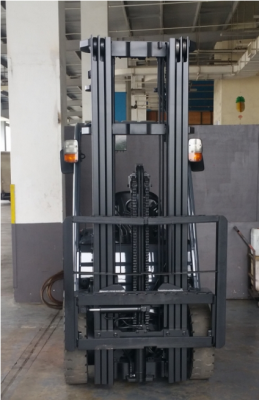 จำหน่ายรถ Forklift Toyota 2.5 ตัน ดีเซล 8FD25 (นำเข้า) เสา 3 ท่อน 6 เมตร + Side Shift (ทำสีแล้ว)