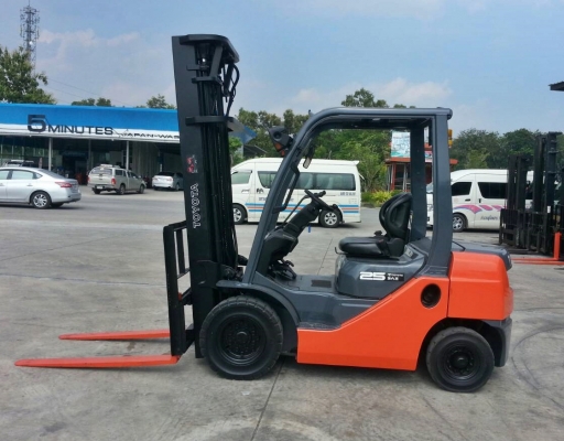 จำหน่ายรถ Forklift Toyota 2.5 ตัน ดีเซล 8FD25 (นำเข้า) เสา 3 ท่อน 6 เมตร + Side Shift (ทำสีแล้ว)