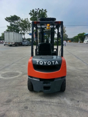 จำหน่ายรถ Forklift Toyota 2.5 ตัน ดีเซล 8FD25 (นำเข้า) เสา 3 ท่อน 6 เมตร + Side Shift (ทำสีแล้ว)
