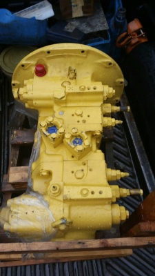 ขายด่วน ปั้มทายเครื่อง KOMATSU PC200-6 ของใหม่ยังไม่ได้ใช้งาน