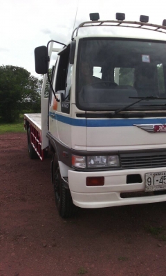 HINOไฮเท็ค 195แรง ยาว 5.8 ม.ยางดีทั้งหมด6เส้น เครื่องดี ครัทซีสวย ขาย 485,000 บาท ศุภากร 081-1903107 , 081-4252943)