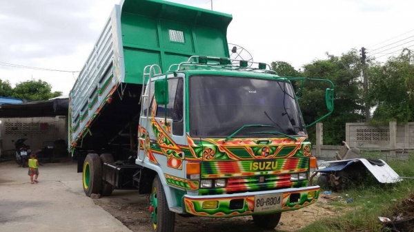 6ล้อ ISUZU ROCKY ดั๊ม เครื่อง 175 แรง เบรคจิ๊ฟฟี่ พวงมาลัยพาว์เวอร์ ช่วงล่างใหญ่ หัวดี เครื่องดี ครัทซีสวย ยางใหญ่  ช่วงล้อ 3.8 ม. รถสวยพร้อมใช้งาน ขาย 630,000 บาท( ศุภากร 081- 1903107 ,081-4252943)