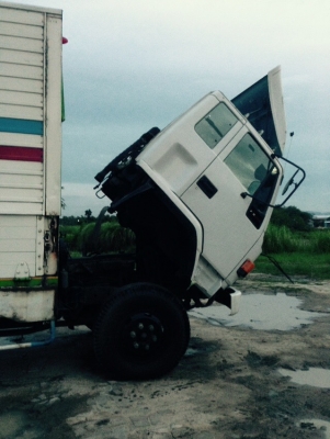 ขายรถหกล้อตู้ยาว 7.20 เมตร เครื่อง 195 แรงม้่า ราคา 420,000 ราคาต่อรองได้ครับ