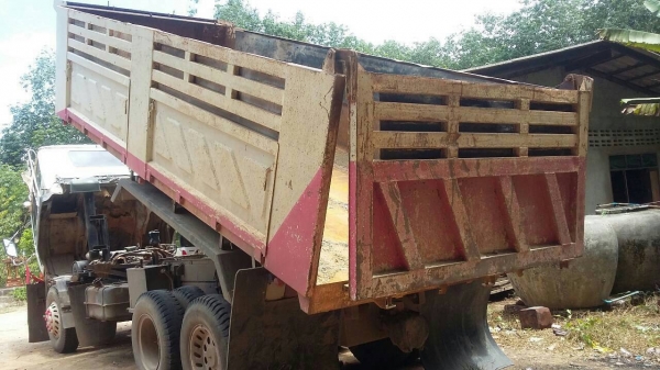 รถมิตซู 10 ล้อดั้ม FN527 - TF  220 แรงม้า.  ( ตัวแท้. )     สนใจติดต่อ  081 - 6079515