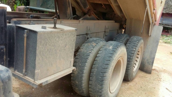 รถมิตซู 10 ล้อดั้ม FN527 - TF  220 แรงม้า.  ( ตัวแท้. )     สนใจติดต่อ  081 - 6079515