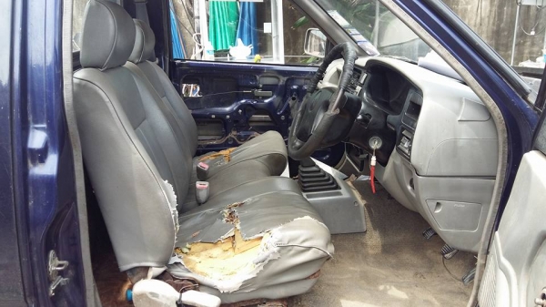 ((มีคนจองแล้วคับ))ขายอีซูซุดาก้อนรถปี98/2500เทอร์โบไม่เวอร(รถมีประกันภัยชั้น1)เล่มพร้อมทะเบียนไม่ขาดรถเครื่องยังดีขี่ดี