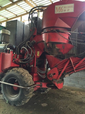 ขายรถตัดอ้อย รุ่น TRM M 16. 2011