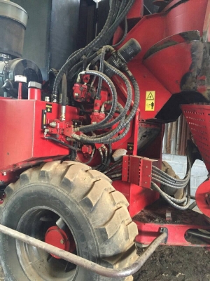 ขายรถตัดอ้อย รุ่น TRM M 16. 2011