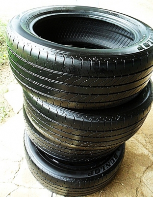 ยางขอบ17 ดันล็อป 215-55-R17ลงพื้นปลายปี13(4เส้น3,600บ)