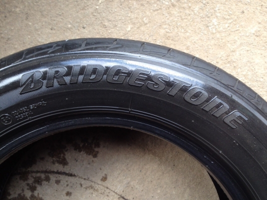 ยางบริดจสโตน185 60R15ปี2014สวยถูกดอกตรึม ยางบริดจสโตน185 60R15ปี2014สวยถูกดอกตรึม