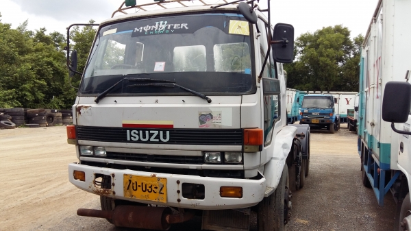 มีอยู่ 2 คัน ครับ ขายด่วนครับ หัวลาก ISUZU ROCK 240 รถขับได้ทุกคันครับ ปลดราวาง จากบริษัทครับ คุณ ลัดดา กำแพงเพชร จอง Rock ทบ.70 0285