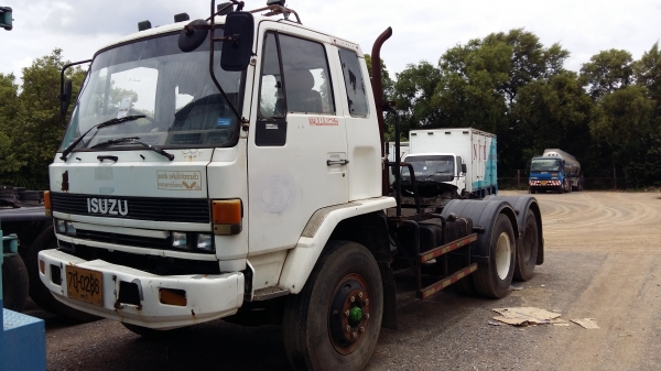 มีอยู่ 2 คัน ครับ ขายด่วนครับ หัวลาก ISUZU ROCK 240 รถขับได้ทุกคันครับ ปลดราวาง จากบริษัทครับ คุณ ลัดดา กำแพงเพชร จอง Rock ทบ.70 0285