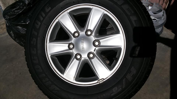 ล้อ isuzu ตัวยกสูง ยาง bridgestone 245 70 16 ดอกเต็ม ปียาง2914