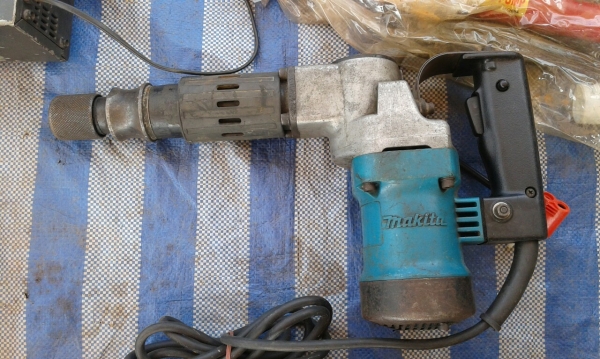 ตัวสกัดคอนกรีตมากีตาแถมดอก